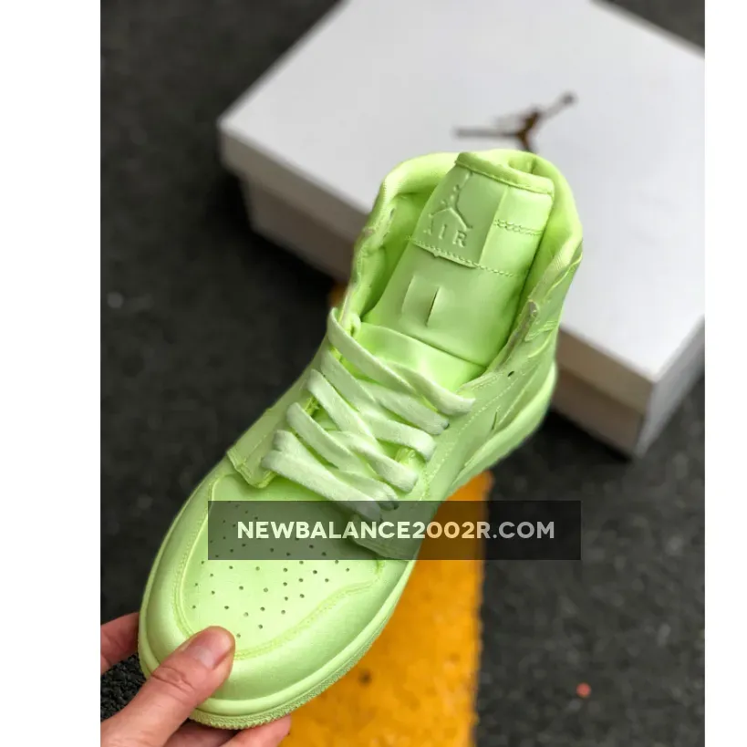 Volt Jordan 1 2022 Air Jordan 1 High Premium WMNS Barely Volt