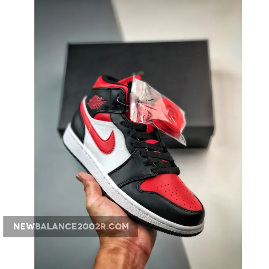 Air Jordan 1 Mid Bred Toe White WMNS 554724-079