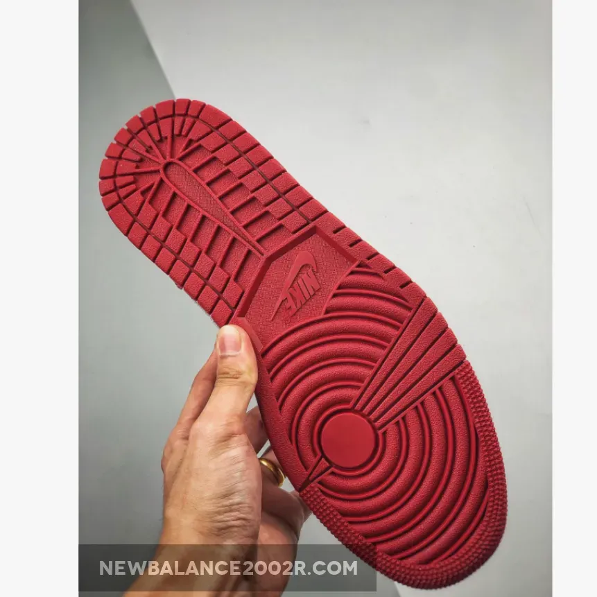 Air Jordan 1 Mid ‘Chicago" Red/White 554724-605 Air Jordan 1 Mid ‘Chicago" Red/White 554724-605