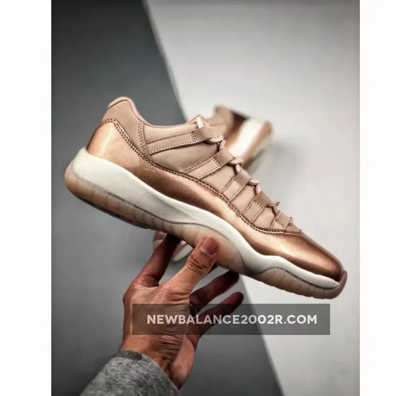 Air Jordan 11 Low "Rose Gold" Sail/Metallic Red Bronze-Gum Brown / Gold Jordan 11 AH7860-105
