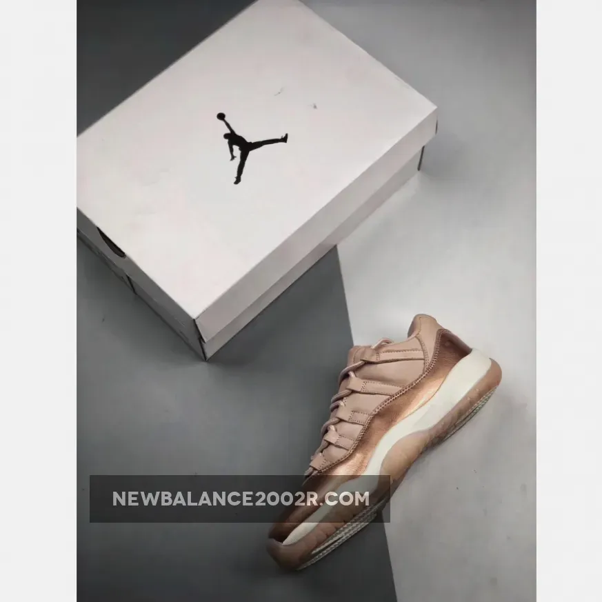 Air Jordan 11 Low Rose Gold Sail/Metallic Red Bronze-Gum Brown / Gold Jordan 11 AH7860-105
