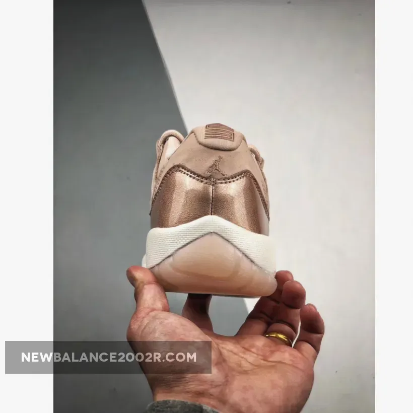 Air Jordan 11 Low Rose Gold Sail/Metallic Red Bronze-Gum Brown / Gold Jordan 11 AH7860-105