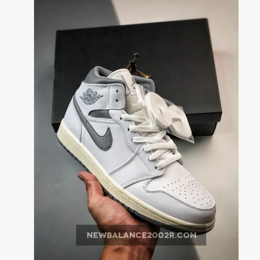 Jordan 135 Air Jordan 1 Mid Neutral Grey 554724-135