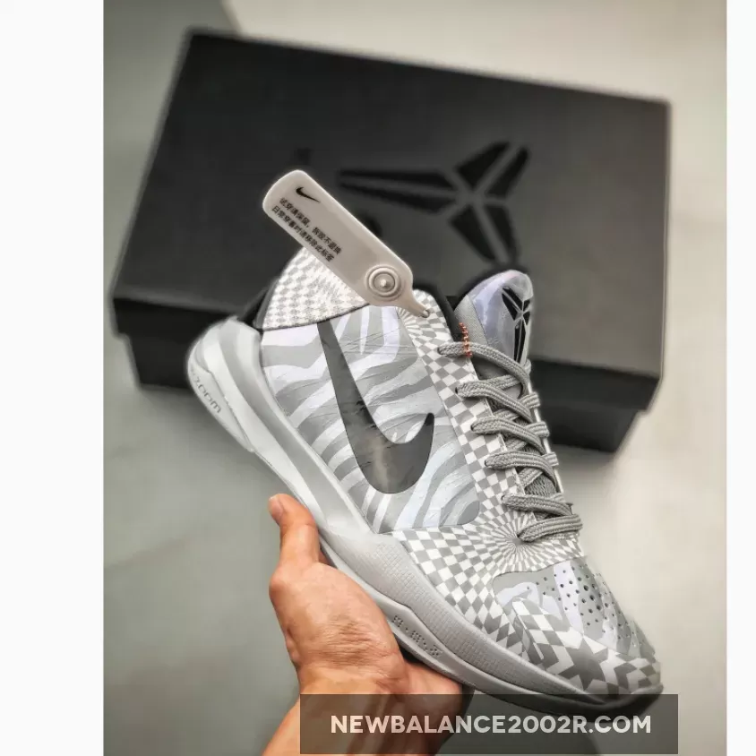 Nike Zoom Kobe 5 Protro Grey/White-Black Brand New