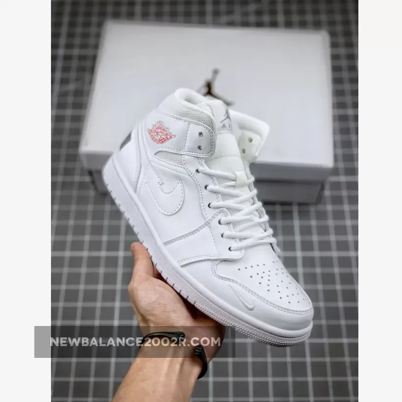 Jordan 1 Mid Euro Tour CW7589-100 air jordan 1 mid se euro tour