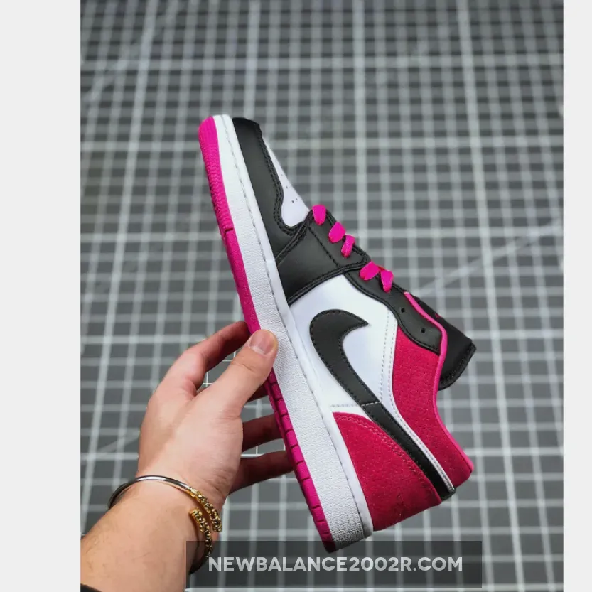 Air Jordan 1 Low Black/White-Magenta - fuchsia jordan 1