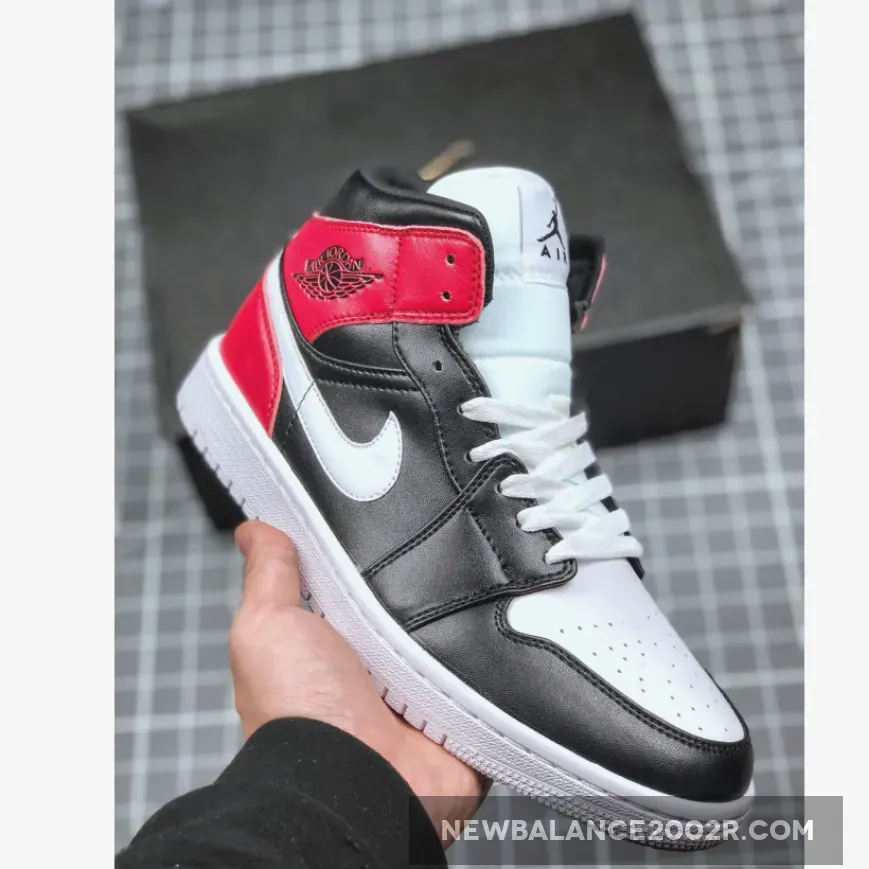 Jordan 1 Mid Black Red WMNS | black/white/noble red jordan 1