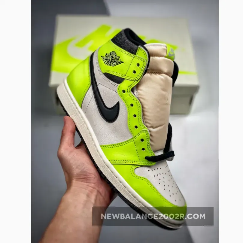 Air Jordan 1 Retro High Og 'visionaire' - Air Jordan 1 High OG 'Visionaire' Volt/Black-Sail 555088-702