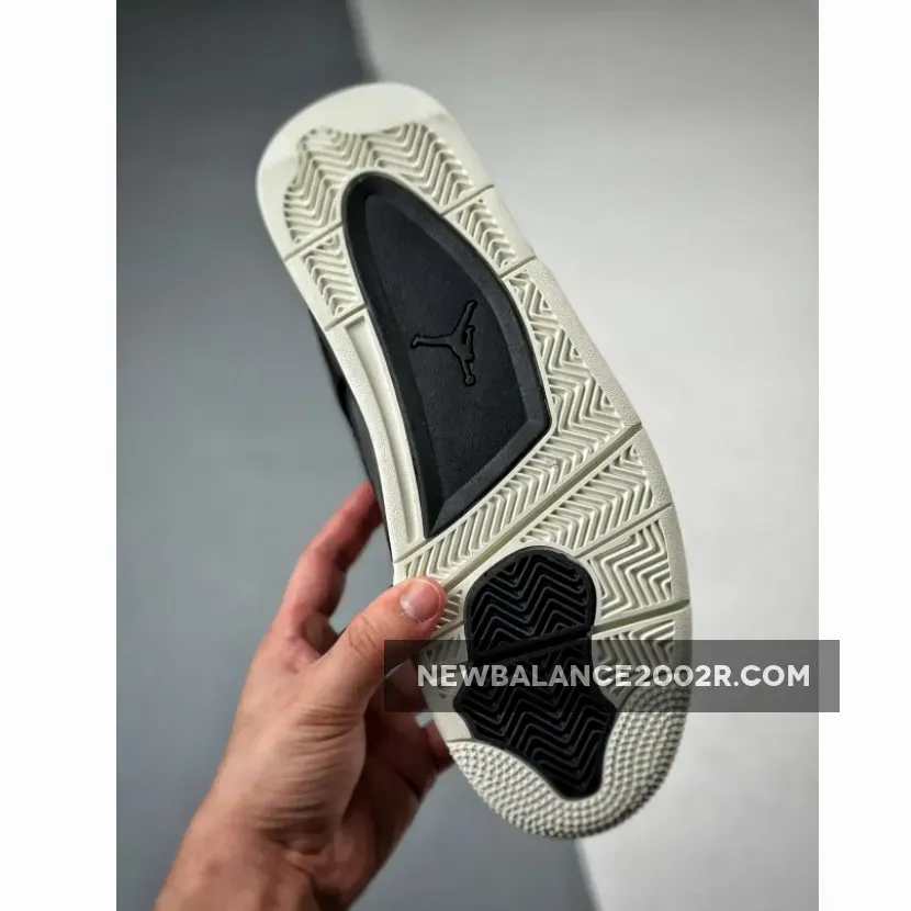 Pinnacle 4 / Air Jordan 4 Retro PRM Pony Hair Black 819139-010