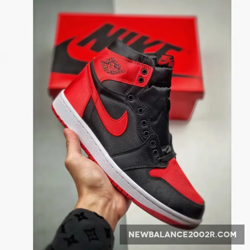 Air Jordan 1 High OG Satin Bred