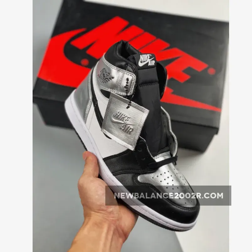 Air Jordan 1 High OG "Silver Toe" Black/Metallic Silver-White-Black