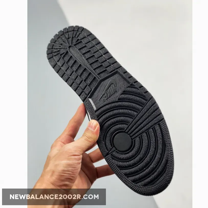 Air Jordan 1 High OG "Silver Toe" Black/Metallic Silver-White-Black Air Jordan 1 High OG "Silver Toe" Black/Metallic Silver-White-Black