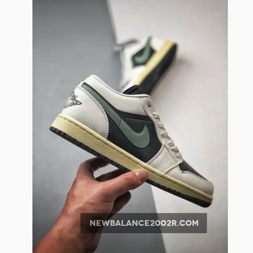 Air Jordan 1 Low Anthracite/Jade Smoke-Sail