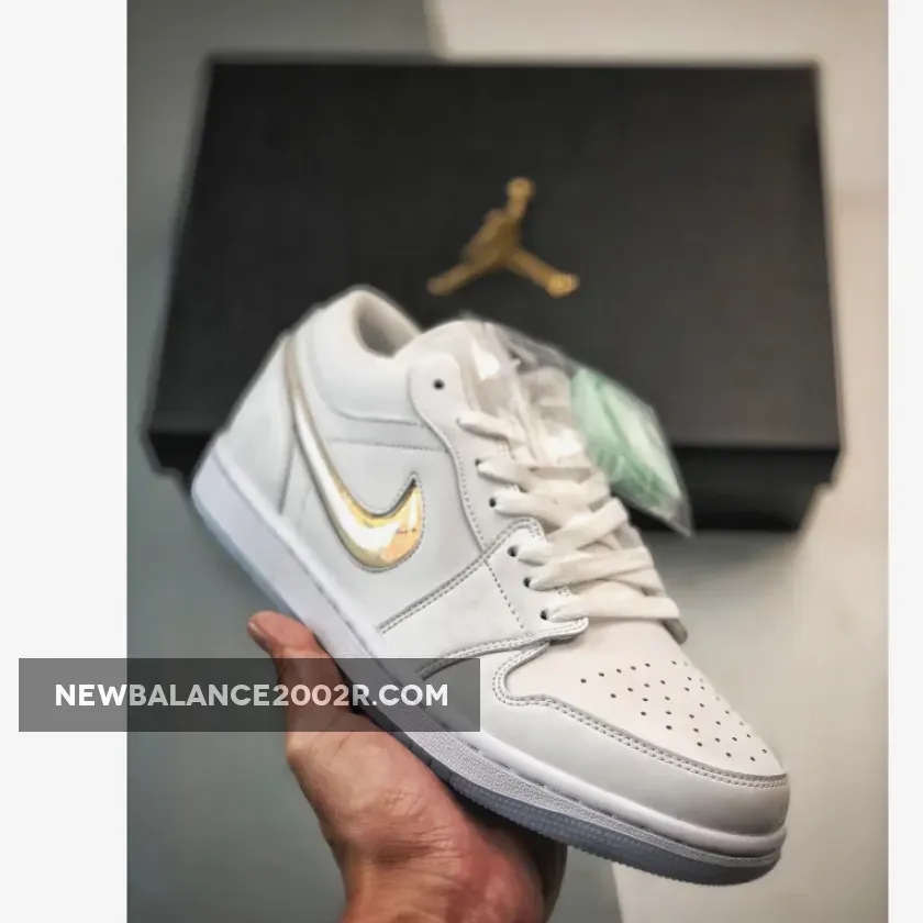 Air Jordan 1 Low GS Glitter Swoosh