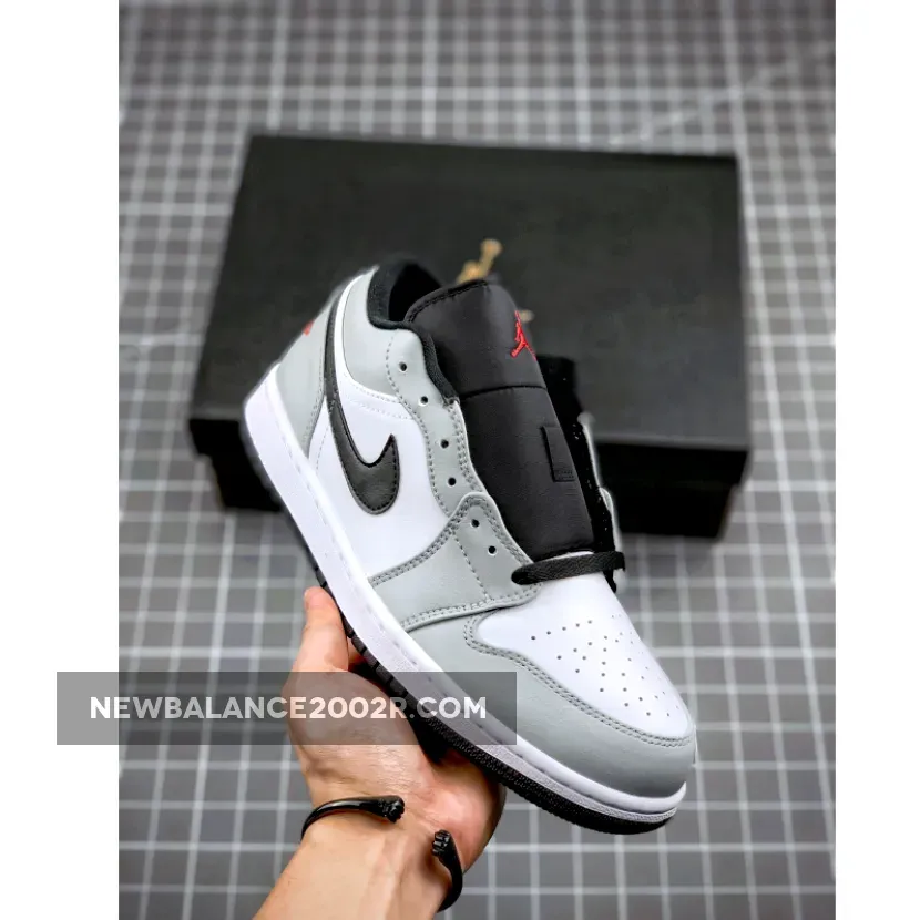 Air Jordan 1 Low "Light Smoke Grey"