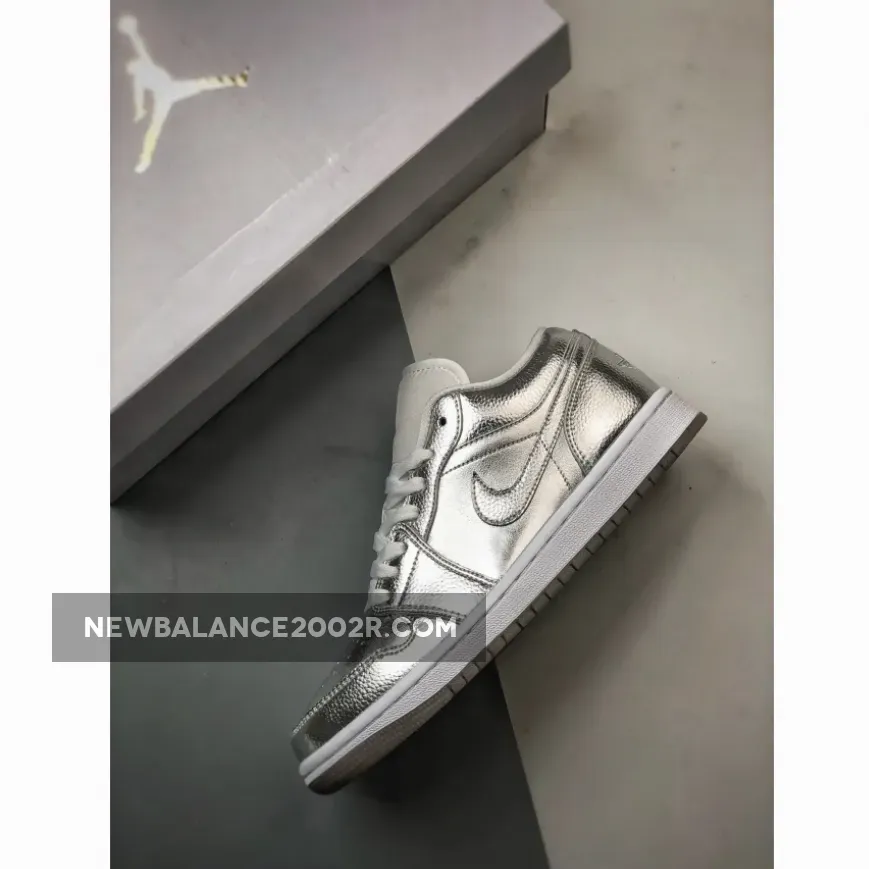 Air Jordan 1 Low SE Metallic Silver/Photon Dust Air Jordan 1 Low SE Metallic Silver/Photon Dust
