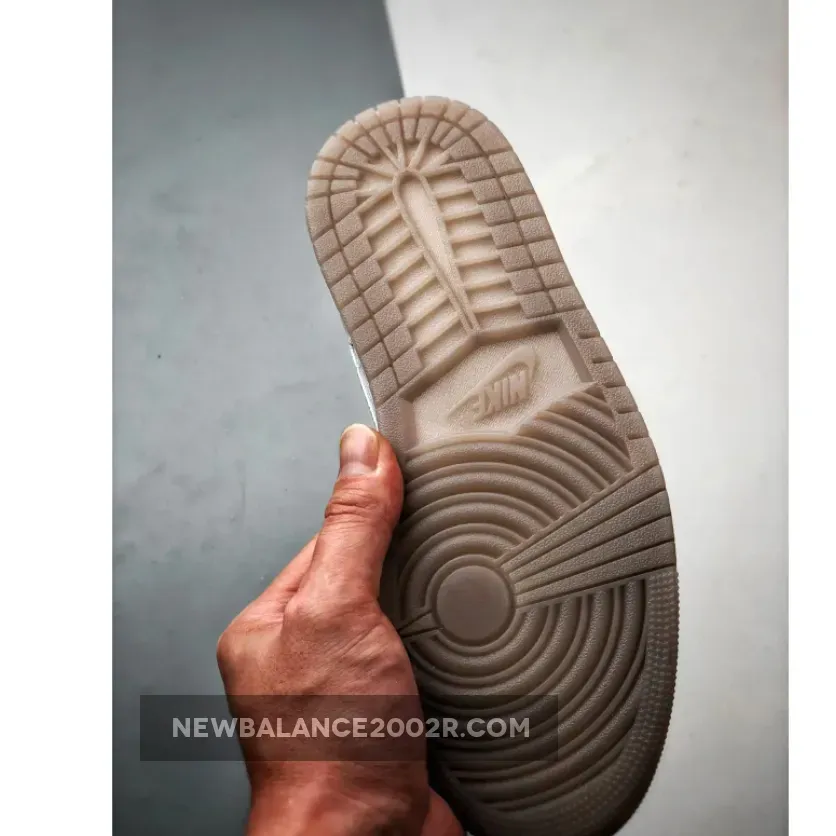 Air Jordan 1 Low SE Metallic Silver/Photon Dust Air Jordan 1 Low SE Metallic Silver/Photon Dust