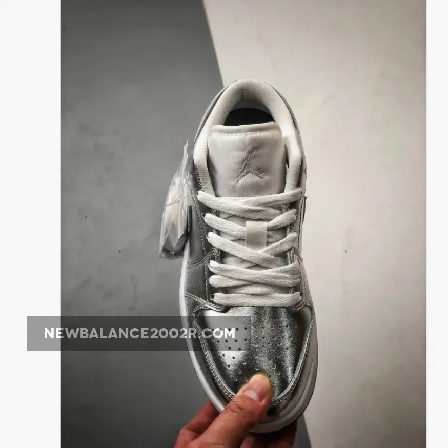 Air Jordan 1 Low SE Metallic Silver/Photon Dust Air Jordan 1 Low SE Metallic Silver/Photon Dust