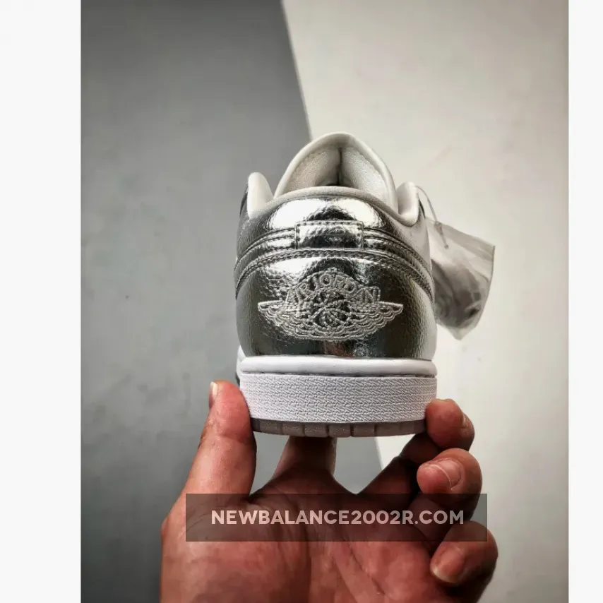 Air Jordan 1 Low SE Metallic Silver/Photon Dust Air Jordan 1 Low SE Metallic Silver/Photon Dust
