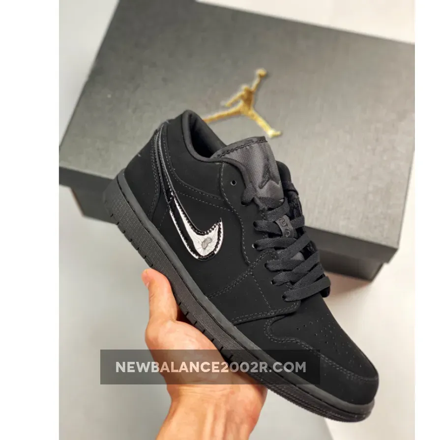 Air Jordan 1 Low "Triple Black" 553558-056