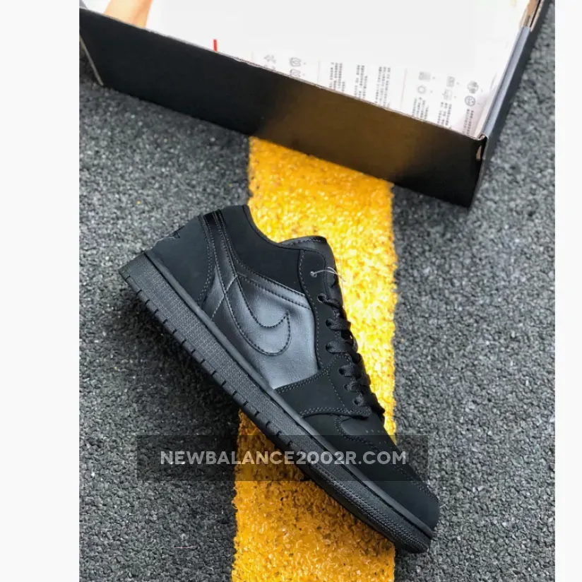 Air Jordan 1 Low ‘Triple Black’