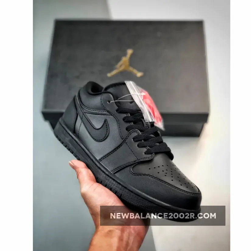Air Jordan 1 Low ‘Triple Black’