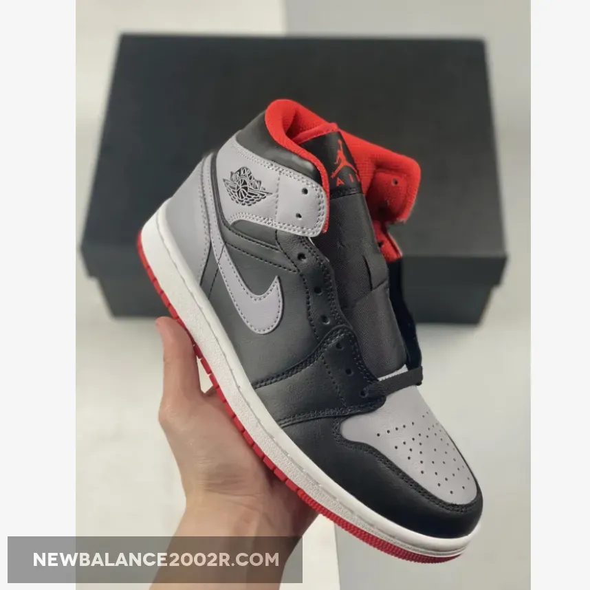 Air Jordan 1 Mid "Black Cement"