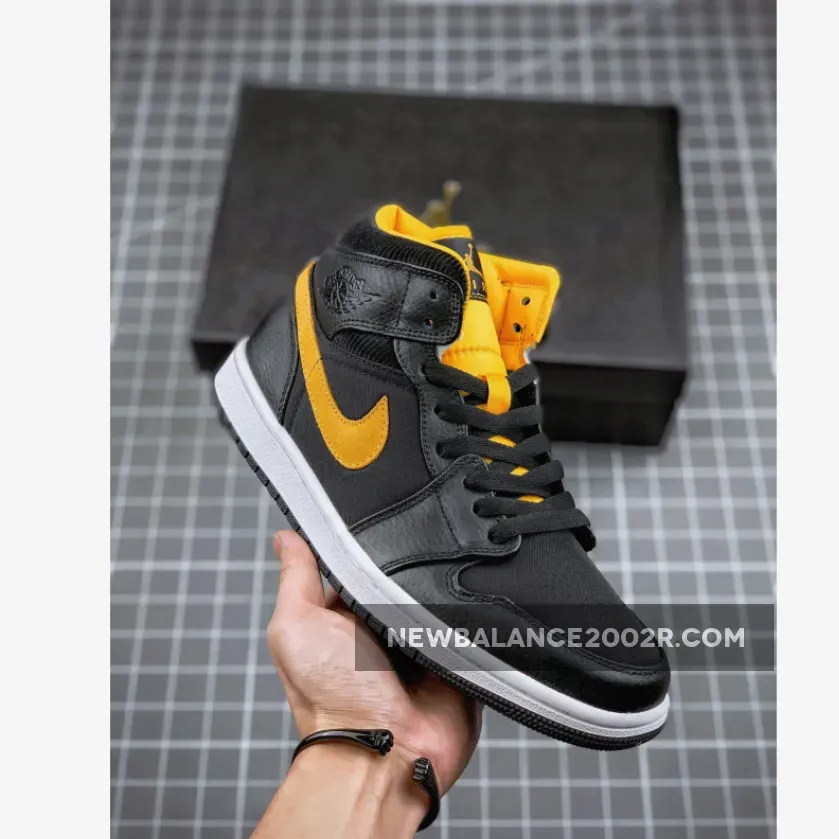Air Jordan 1 Mid Black/University Gold-White