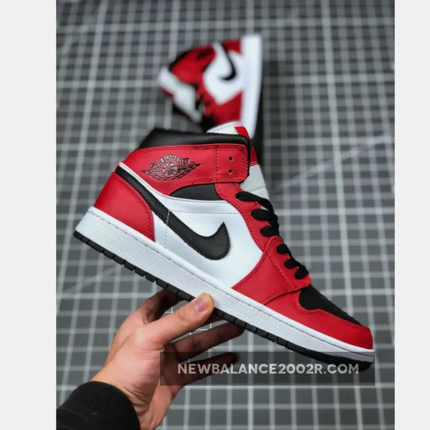 Air Jordan 1 Mid Chicago Toe Black/Gym Red/White AJ1 Air Jordan 1 Mid Chicago Toe Black/Gym Red/White AJ1