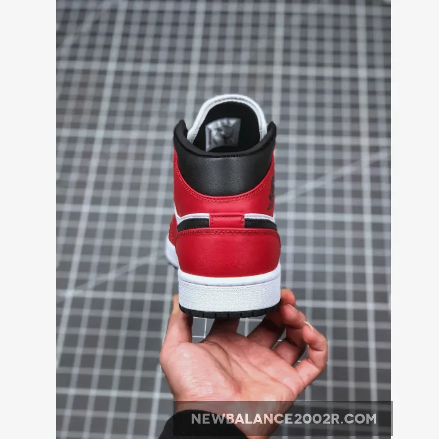Air Jordan 1 Mid Chicago Toe Black/Gym Red/White AJ1 Air Jordan 1 Mid Chicago Toe Black/Gym Red/White AJ1