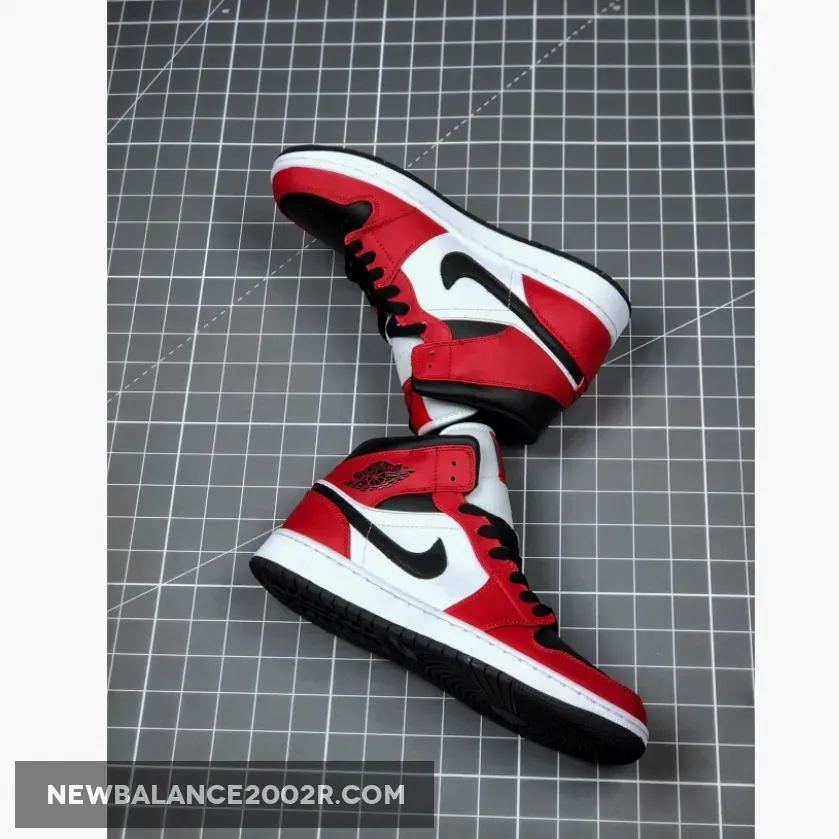 Air Jordan 1 Mid Chicago Toe Black/Gym Red/White AJ1 Air Jordan 1 Mid Chicago Toe Black/Gym Red/White AJ1