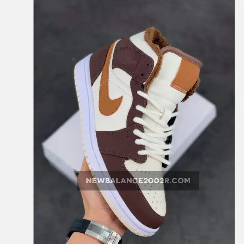 Air Jordan 1 Mid Cream/Dark Chocolate