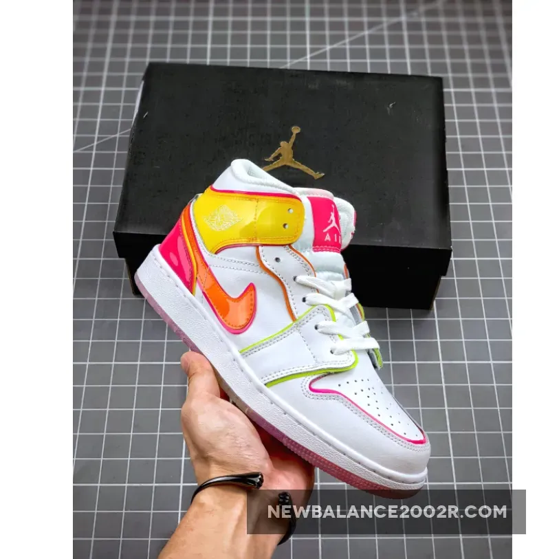 Air Jordan 1 Mid Gs Edge Glow WHITE/HYPE CRIMSON-PINK BLAST AJ1