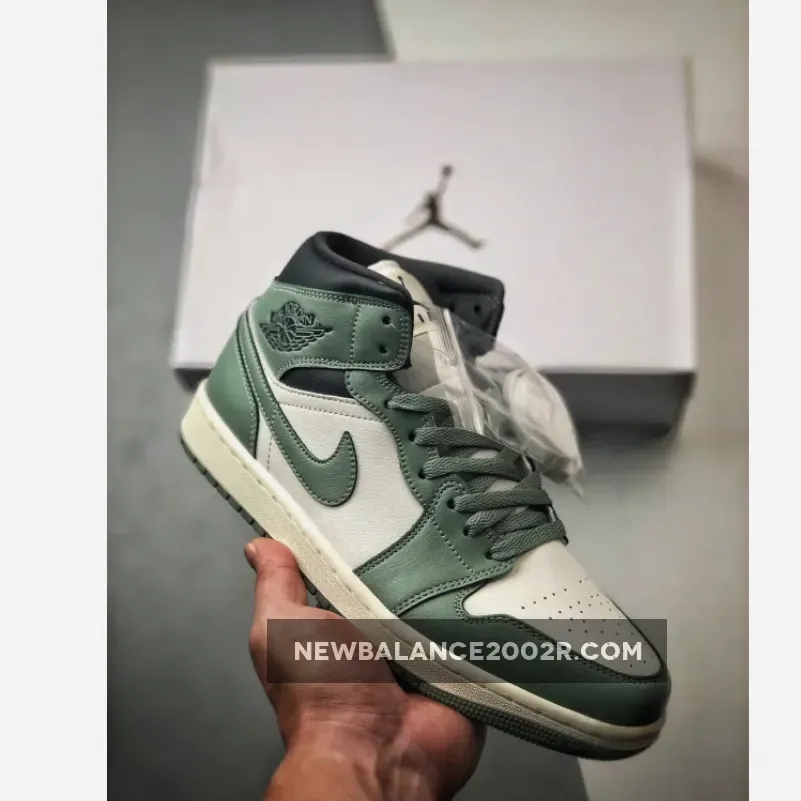 Air Jordan 1 Mid Jade Smoke