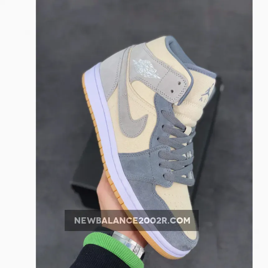 Air Jordan 1 Mid SE GS Coconut Milk Grey