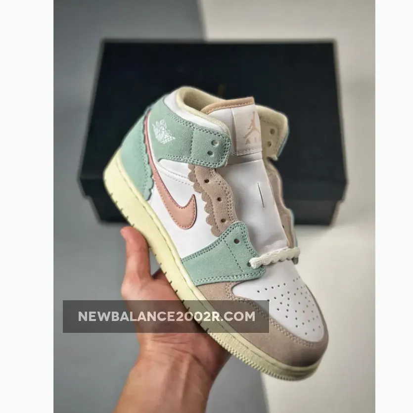 Air Jordan 1 Mid SE GS "Pink Oxford" New Arrival