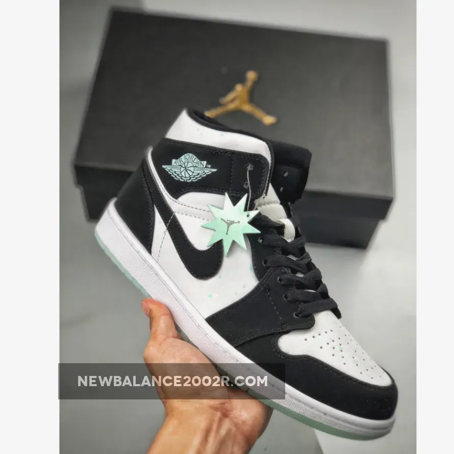 Air Jordan 1 Mid SE "Panda" White/Black-Teal Tint