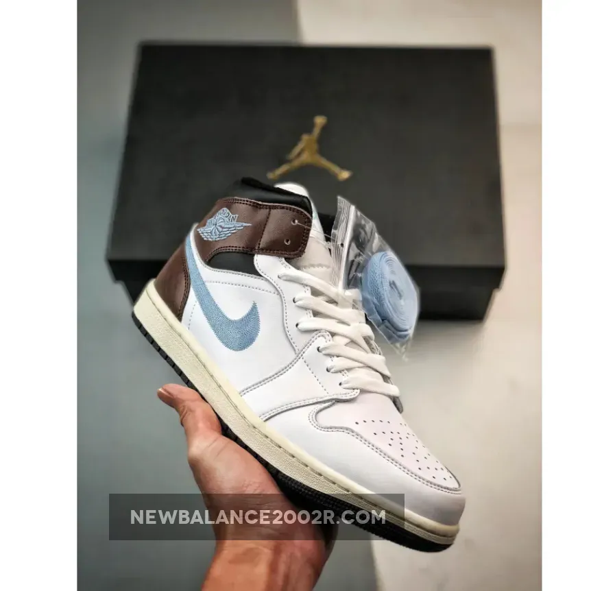 Air Jordan 1 Mid SE ‘White Blue Grey’