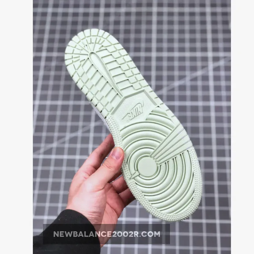 Air Jordan 1 Mid Spruce Aura White Air Jordan 1 Mid Spruce Aura White