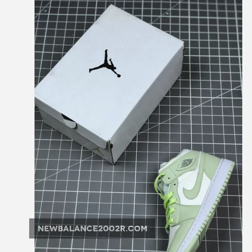 Air Jordan 1 Mid Spruce Aura White Air Jordan 1 Mid Spruce Aura White
