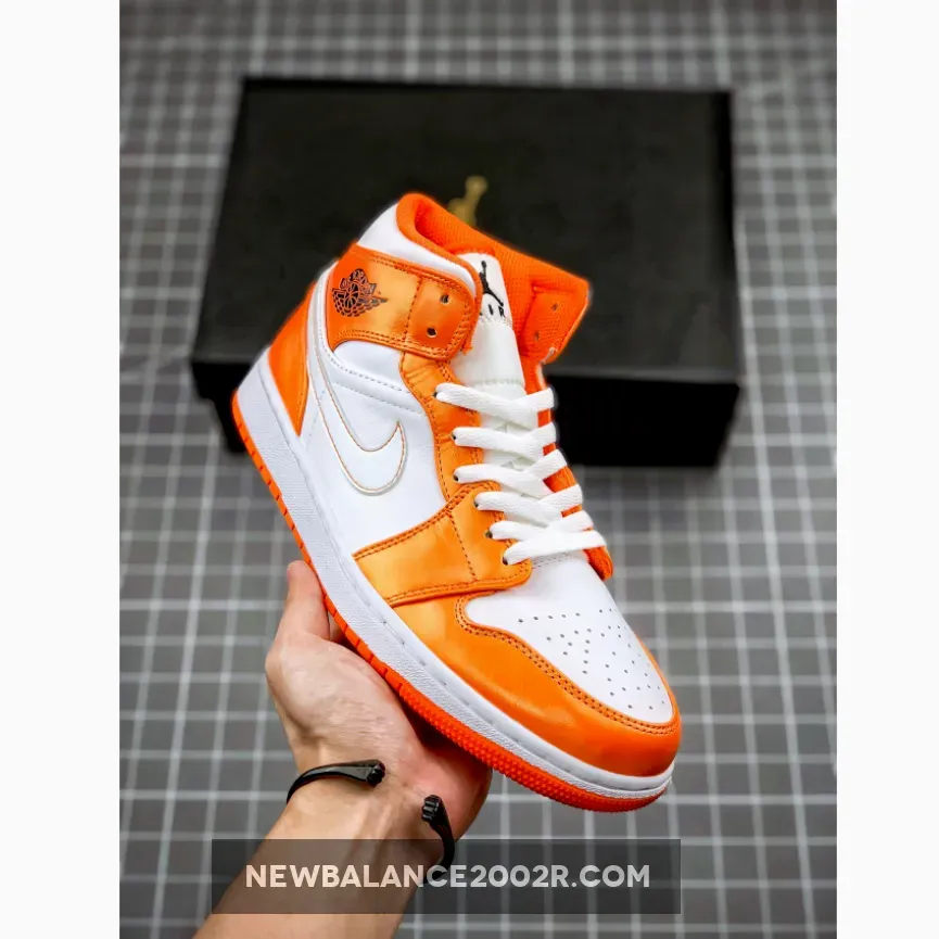 Air Jordan 1 Mid ‘Syracuse’ Electro Orange/White/Black
