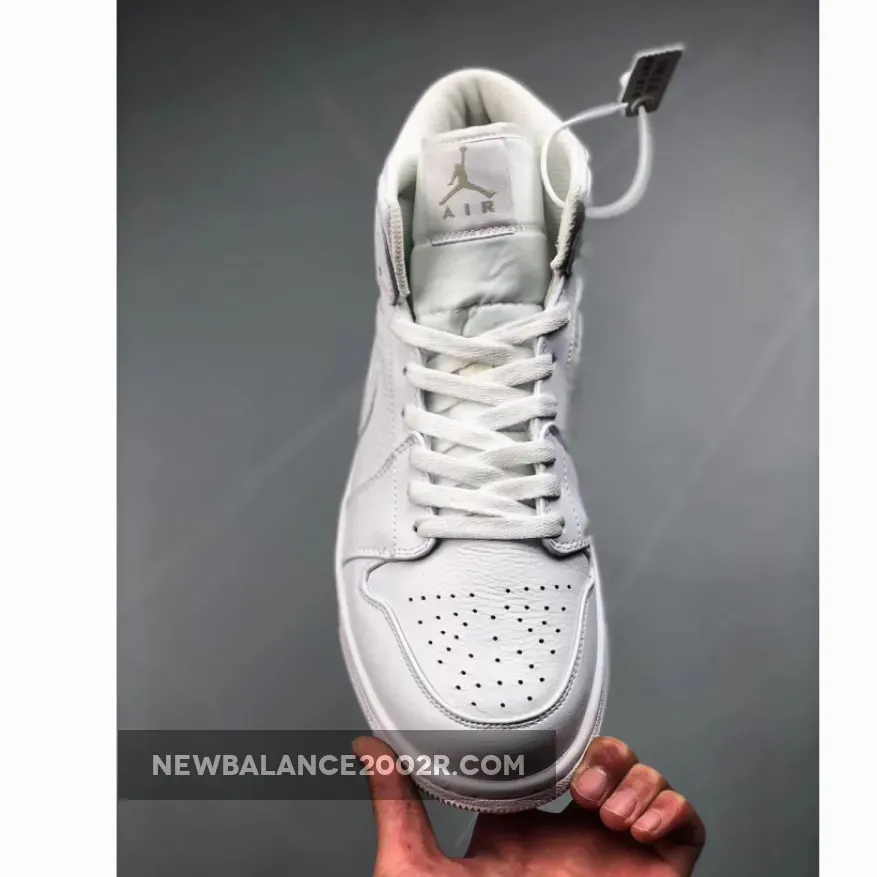 Air Jordan 1 Mid "Triple White" 554724-109 Air Jordan 1 Mid "Triple White" 554724-109