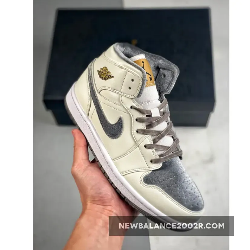 Air Jordan 1 Mid "Velvet Toe"