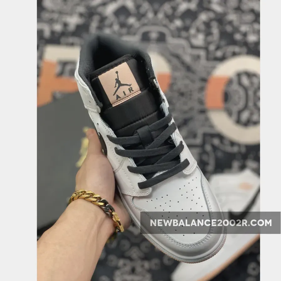 Air Jordan 1 Mid White/Black-Arctic Orange Air Jordan 1 Mid White/Black-Arctic Orange