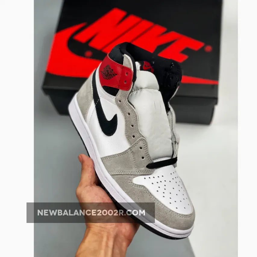 Air Jordan 1 Retro High Light Smoke Grey