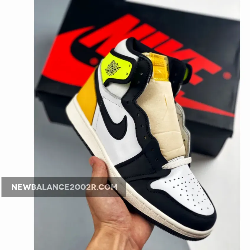 Air Jordan 1 Retro High White Black "Volt University Gold" AJ1