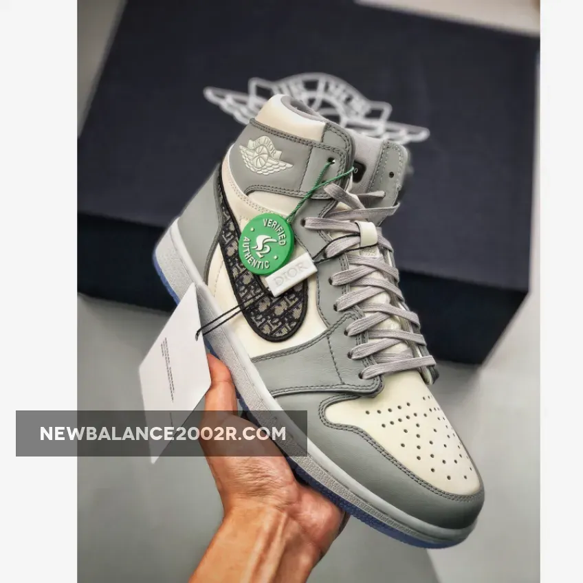 Air Jordan 1 Retro High Wolf Grey/Sail-Photon Dust-Whi AJ1