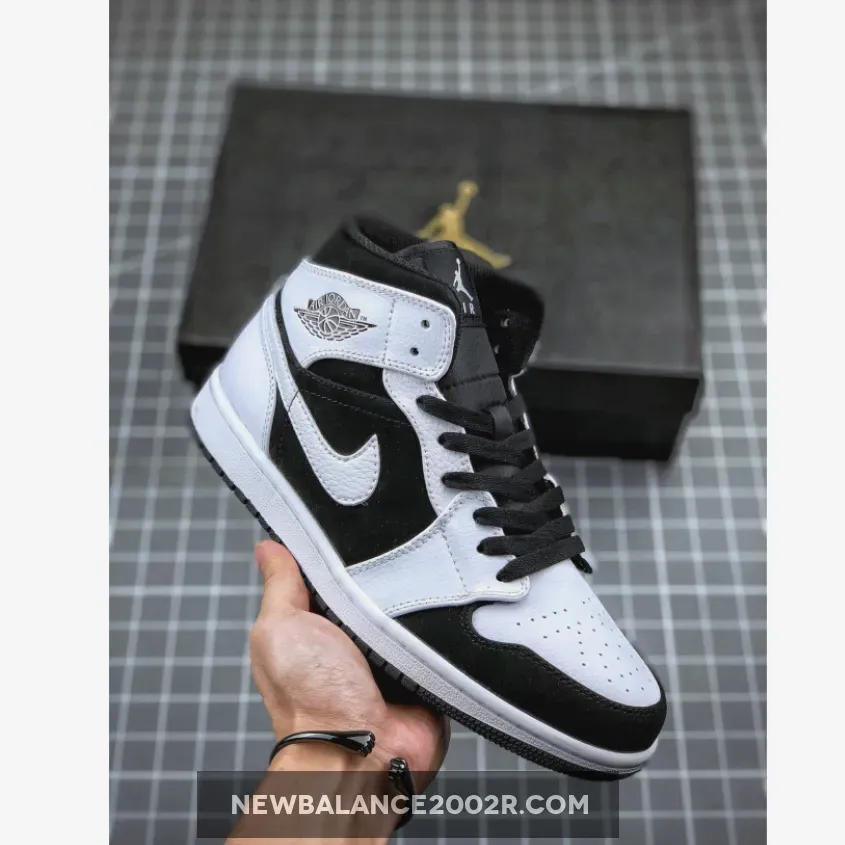 Air Jordan 1 Retro Mid "Tuxedo" Black White