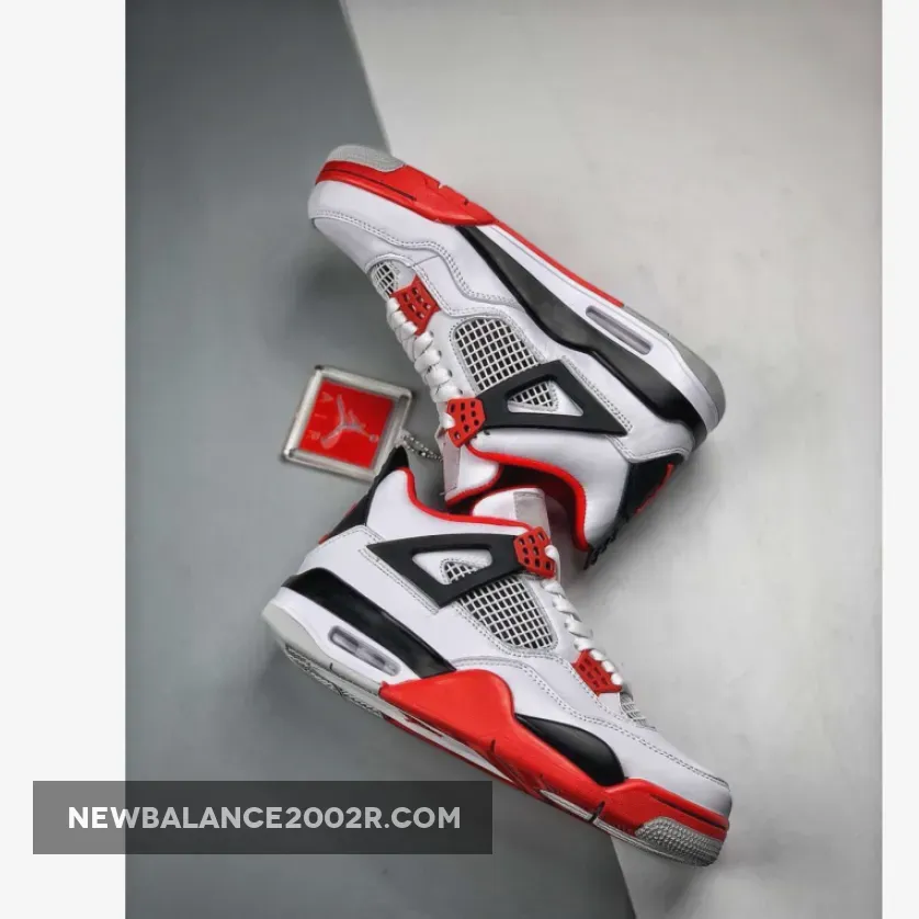Air Jordan IV (4) ‘Fire Red’ White/Varsity Red-Black Air Jordan IV (4) ‘Fire Red’ White/Varsity Red-Black