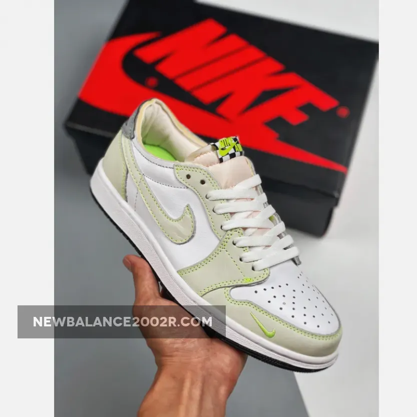Jordan 1 Low OG Ghost Green